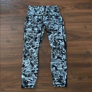 LULULEMON RARE PRINTED LEGGINGS